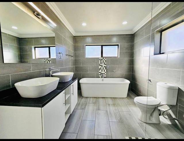 3 BEDROOM HOUSE FOR SALE IN HEIDELBERG CENTRAL